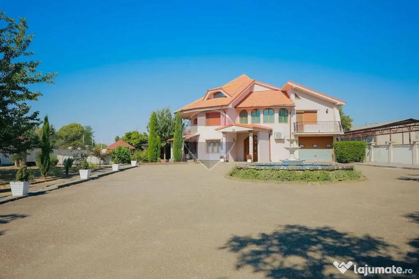 Casă cu 5 camere cu Teren 1703 Mp în Central