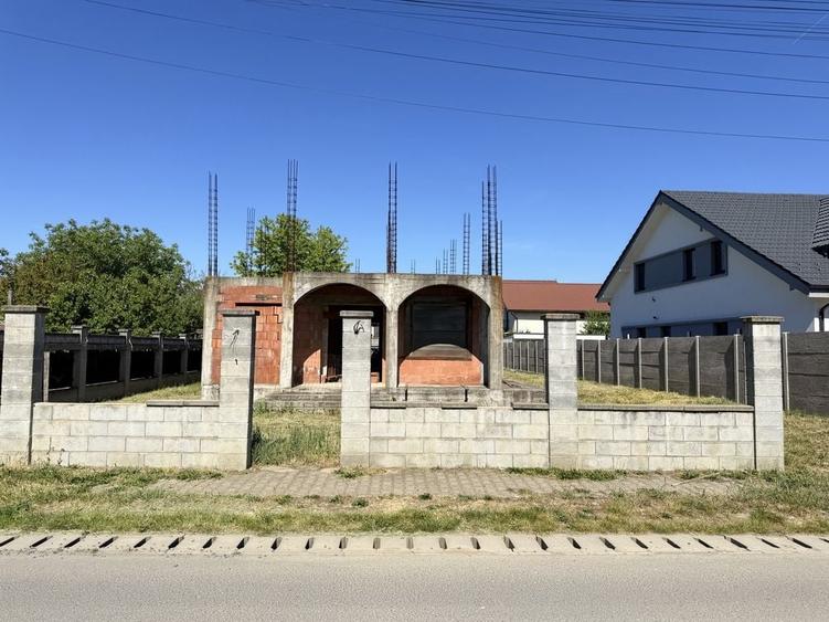 Casă cu 4 camere cu Teren 748 Mp în Dumbrăvița