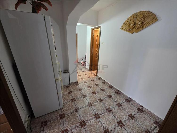 Apartament cu 3 camere decomandat în Dacia