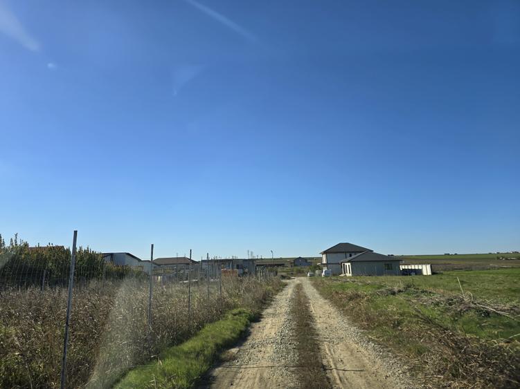Teren Construcții intravilan de 400 mp, în Lazu