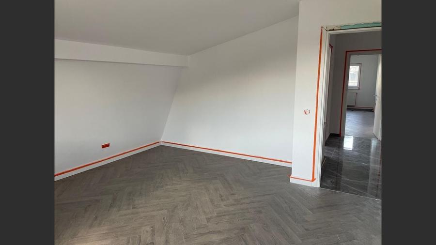 Apartament cu 3 camere decomandat în Bartolomeu