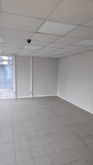 Spațiu comercial, de 50 mp, în Petros