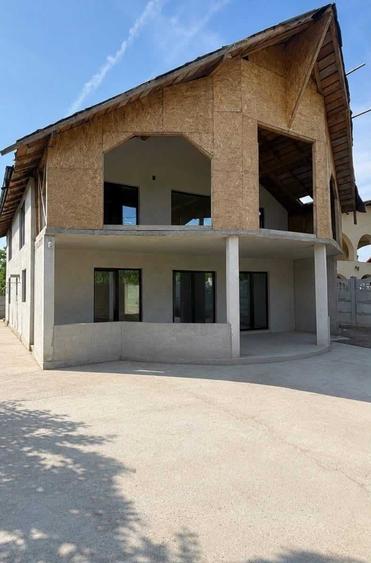 Casă cu 3 camere în Bălțești
