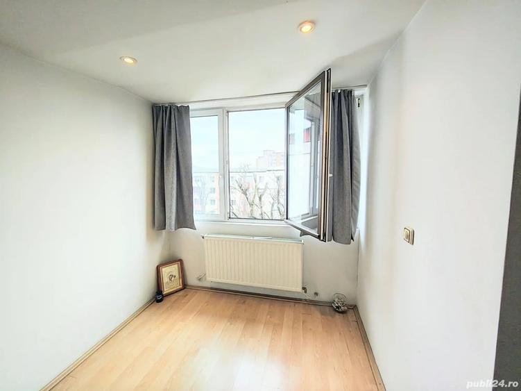 Apartament cu 3 camere semidecomandat în Hunedoara