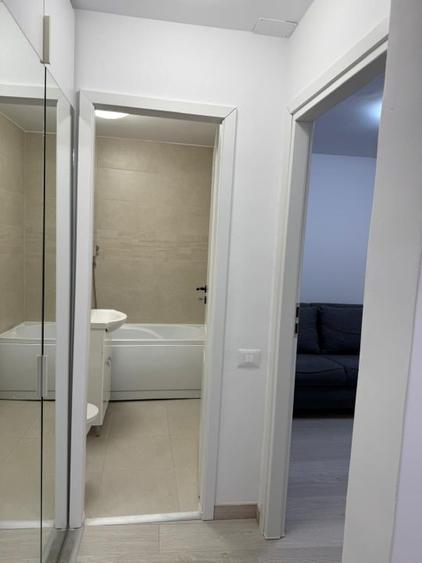 Apartament cu 2 camere semidecomandat, mobilat în Tei