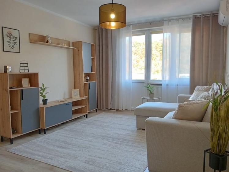 Apartament cu 2 camere semidecomandat, mobilat în Central