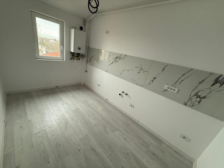 Apartament cu 2 camere decomandat în Girocului