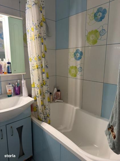 Apartament cu 3 camere decomandat în Valea Oltului