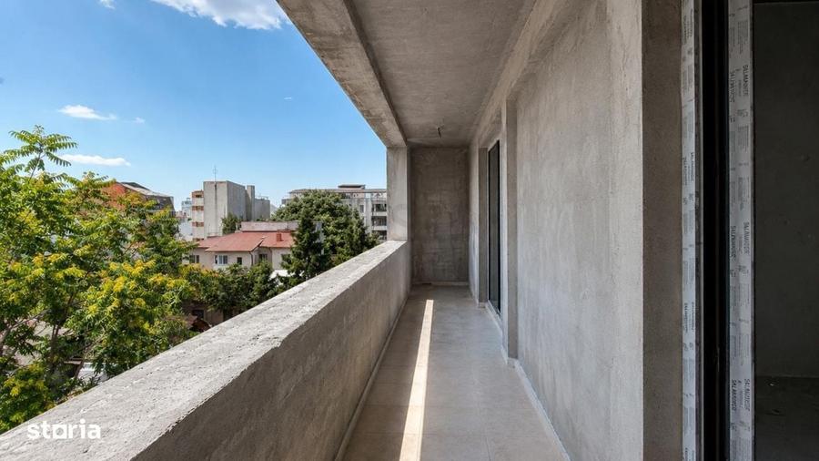 Apartament cu 3 camere semidecomandat în Ștefan cel Mare