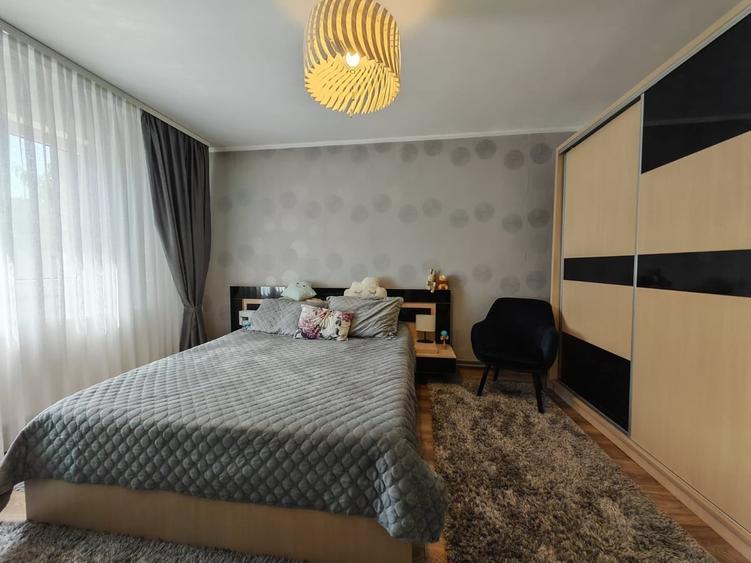 Casă cu 3 camere cu Teren 674 Mp în Crețești