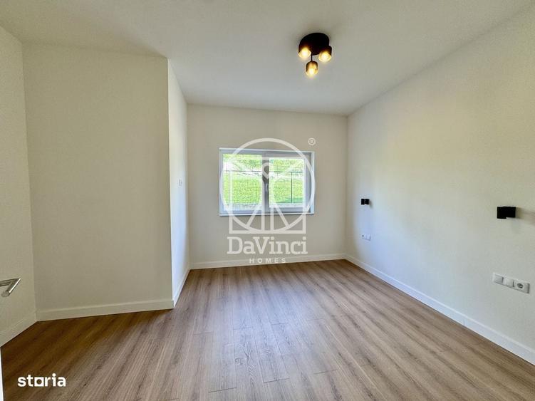 Apartament cu 3 camere decomandat în Cristian