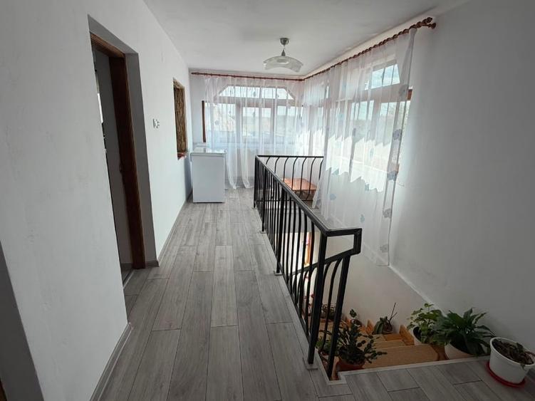Casă individuală cu 5 camere cu Teren 3568 Mp în Budieni