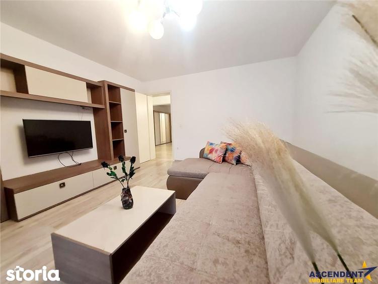 Apartament cu 3 camere decomandat, mobilat în Tractorul