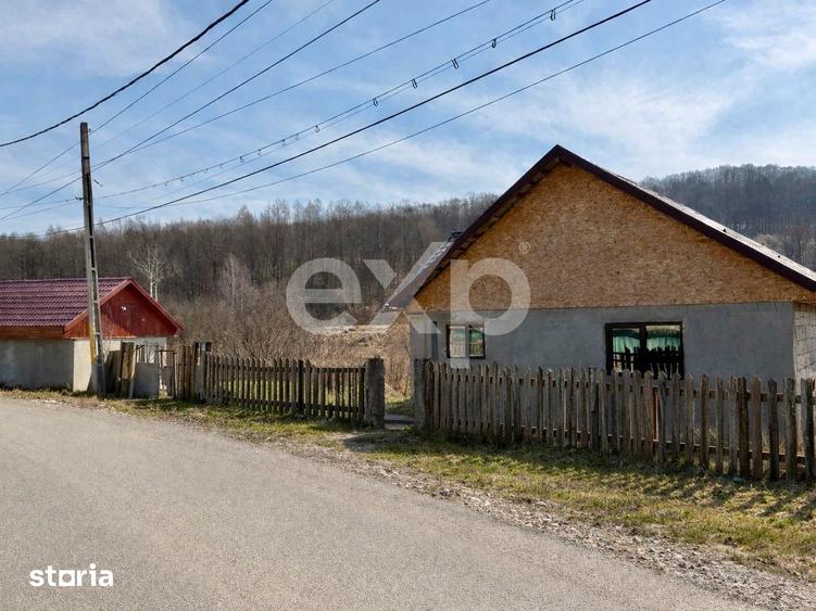 Casă cu 3 camere cu Teren 1446 Mp în Buhoci