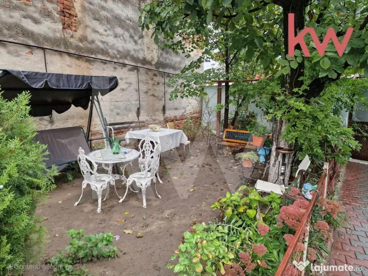 Casă cu 5 camere cu Teren 1390 Mp în Central