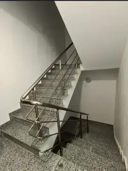 Apartament cu 3 camere semidecomandat, mobilat în Titan