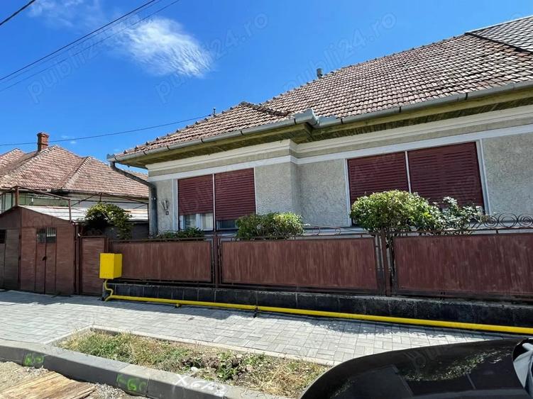 Casă cu 3 camere cu Teren 200 Mp în Central