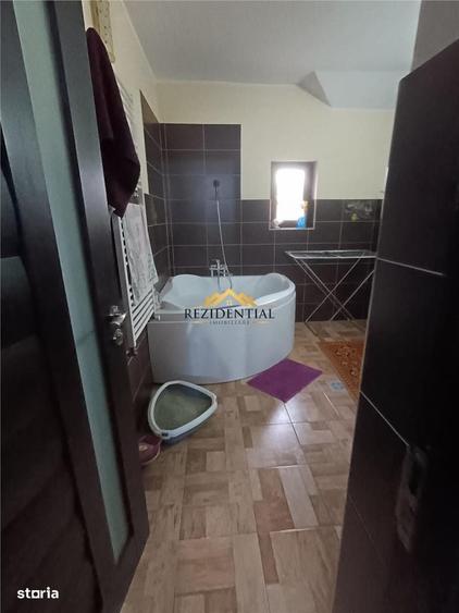 Casă cu 4 camere în Central