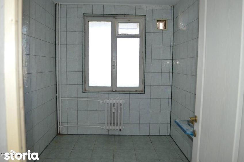 Apartament cu 3 camere în Războieni