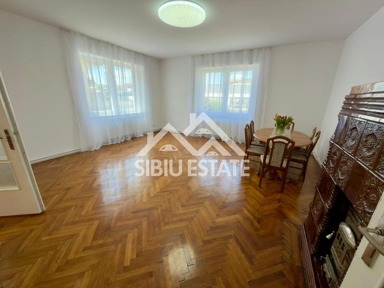 Duplex cu 12 camere cu Canalizare în Central