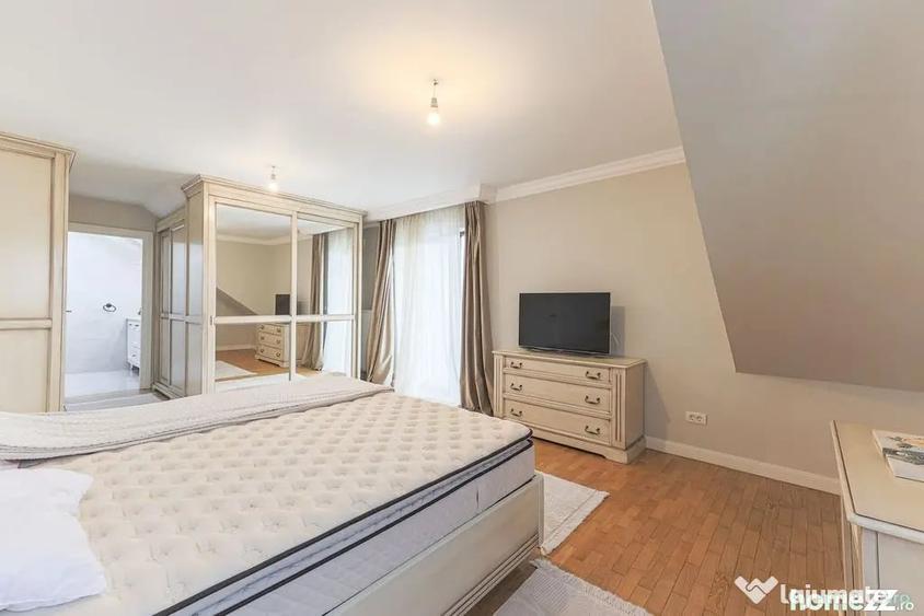 Casă cu 5 camere cu Teren 580 Mp în Subcetate