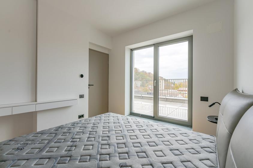 Apartament cu 4 camere decomandat, mobilat în Ultracentral
