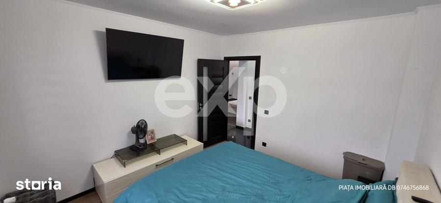 Apartament cu 3 camere semidecomandat, mobilat în Micro 9