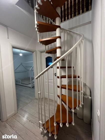 Casă cu 5 camere cu Teren 500 Mp în Săbăreni