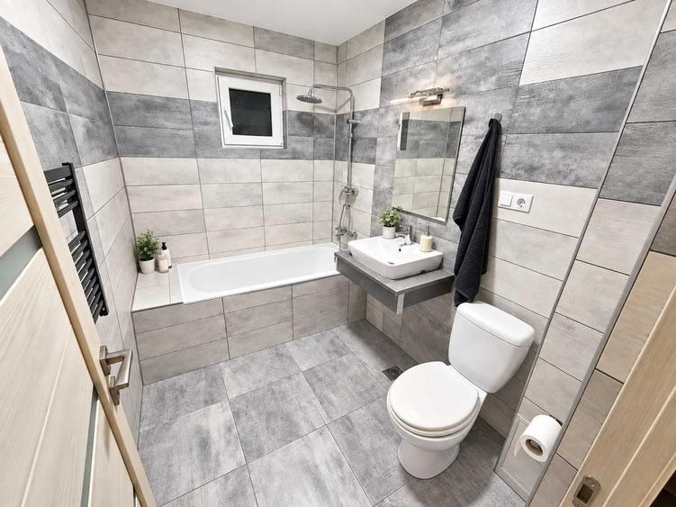 Apartament cu 3 camere decomandat în Central
