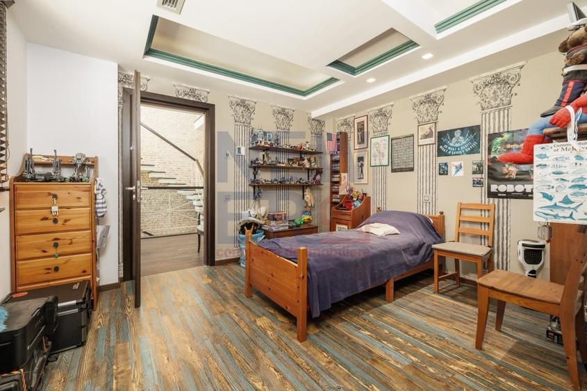 Casă individuală cu 6 camere cu Piscina în Est