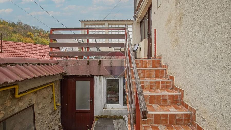 Casă individuală cu 4 camere cu Teren 122 Mp în Schei