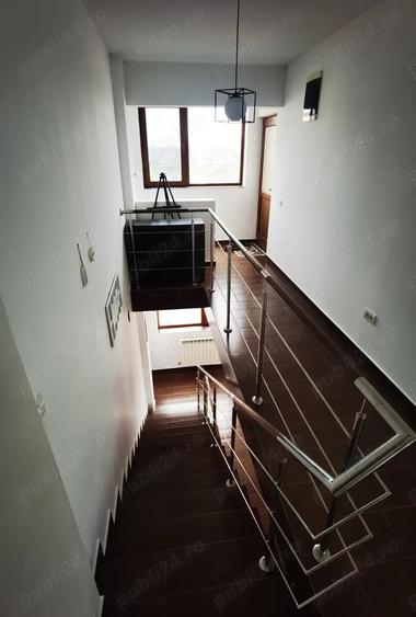 Casă cu 6 camere cu Teren 360 Mp în Năvodari
