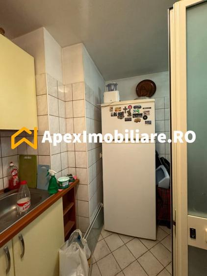 Apartament cu 3 camere decomandat, mobilat în Valea Ialomiței
