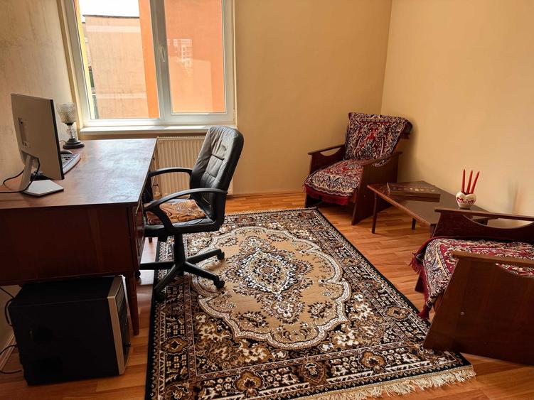Apartament cu 4 camere decomandat în Central