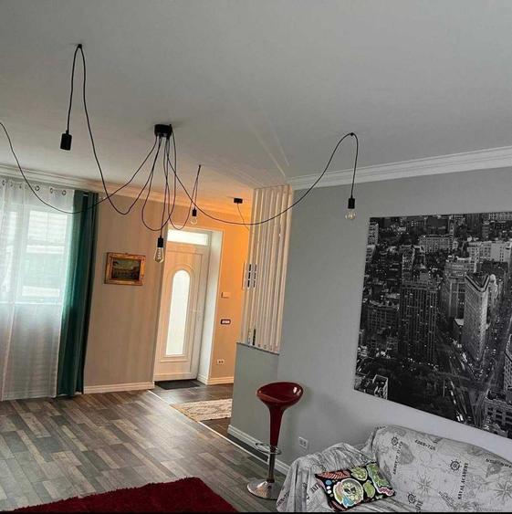 Casă cu 4 camere cu Teren 420 Mp în Săvinești