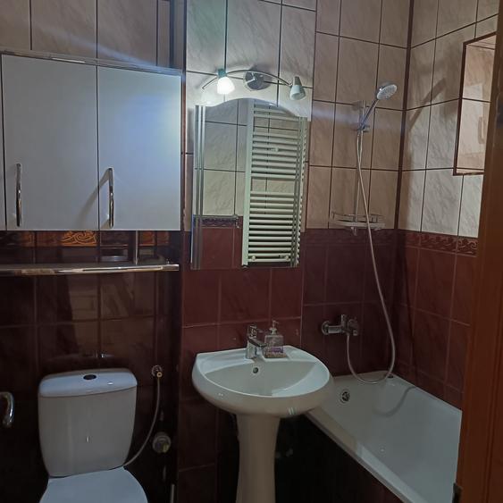 Apartament cu 3 camere decomandat în Exterior Vest