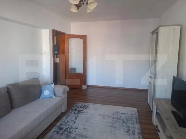 Apartament cu 3 camere decomandat, mobilat în Central