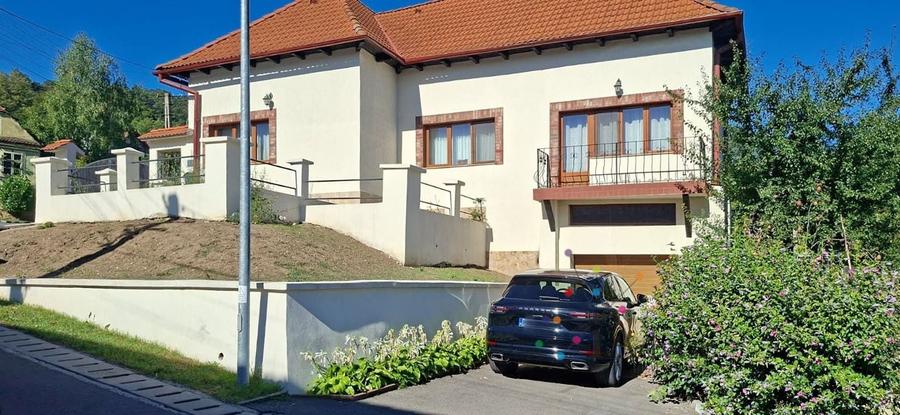 Casă individuală cu 3 camere cu Canalizare în Central