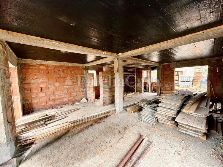 Casă cu 4 camere decomandat cu Teren 500 Mp în Bârnova