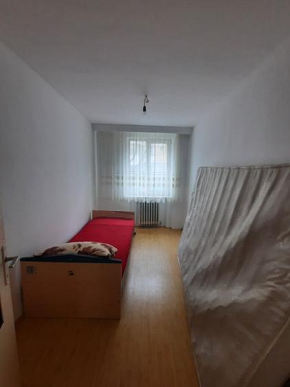 Apartament cu 3 camere decomandat în Precista