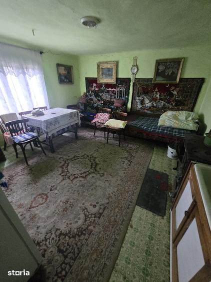 Casă cu 2 camere cu Teren 4100 Mp în Petrești