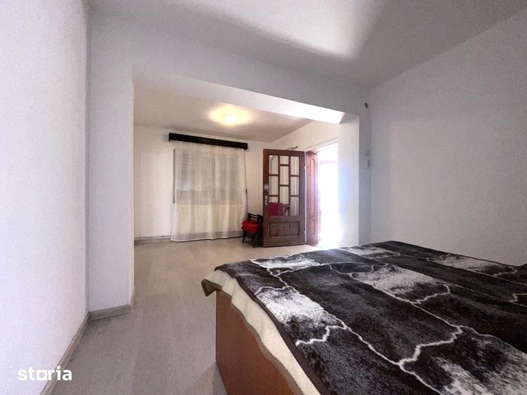 Casă cu 8 camere cu Teren 653 Mp în Răzvad