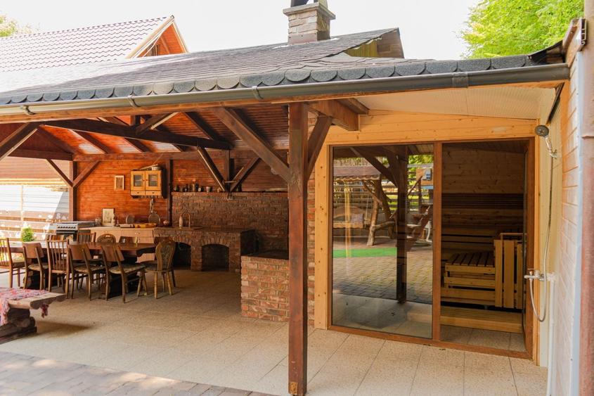 Casă individuală cu 7 camere cu Canalizare în Moara de Pădure