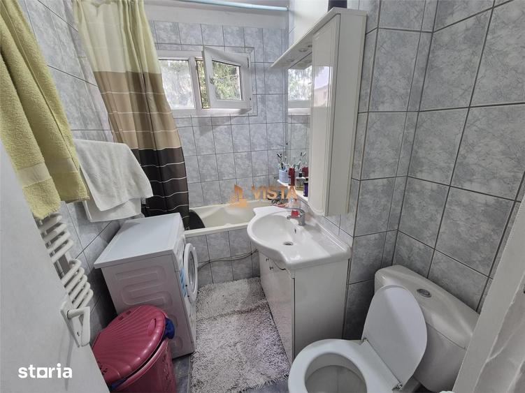 Apartament cu 3 camere semidecomandat în Astra