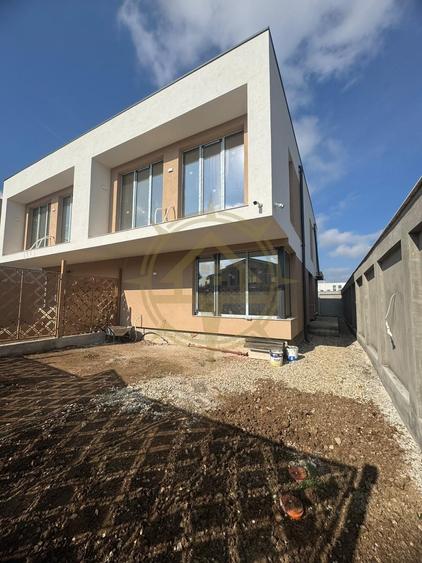 Casă cu 4 camere cu Teren 250 Mp în Corbeanca