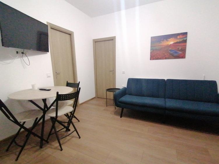 Apartament cu 3 camere semidecomandat, mobilat în Ștefan cel Mare