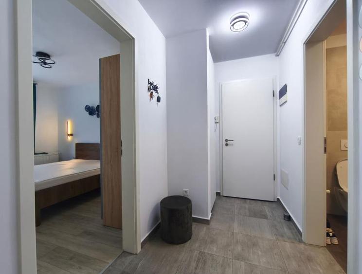 Apartament cu 2 camere decomandat, mobilat în Tractorul