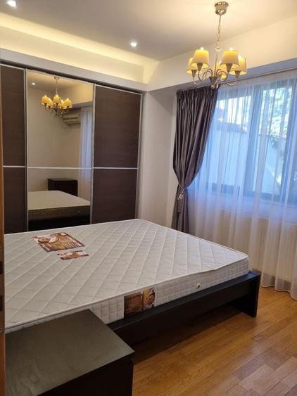 Apartament cu 3 camere decomandat în Polonă