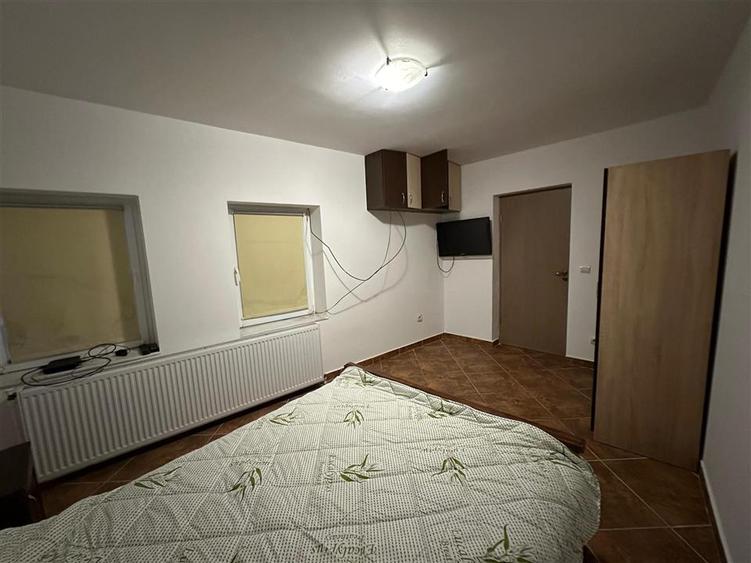 Casă cu 2 camere cu Canalizare în Central