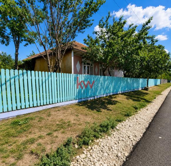 Casă individuală cu 4 camere cu Teren 1600 Mp în Săveni
